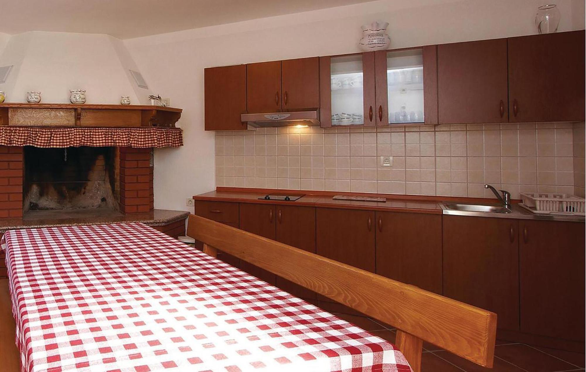 2 Bedroom Awesome Apartment In Plomin Eksteriør bilde